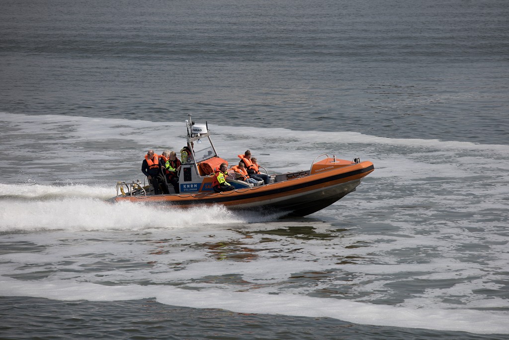 valerie struis KNRM Koninklijke Nederlandse Redding Maatschappij sar search and rescue reddingsboot lifeguard scheepvaart zeevaart koopvaardij marine
